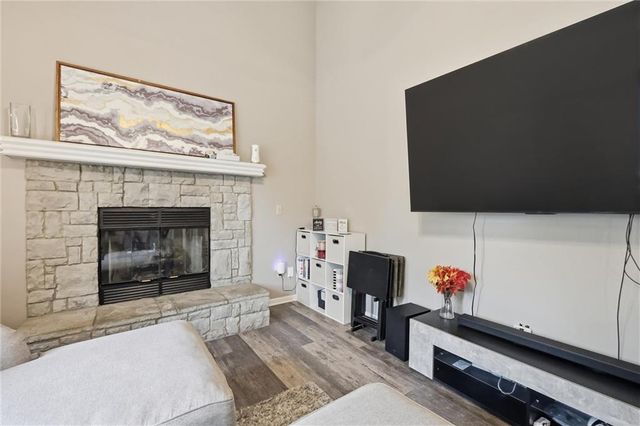 312 SE Onyx Drive, Lee's Summit, MO 64063