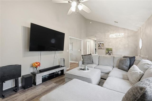 312 SE Onyx Drive, Lee's Summit, MO 64063