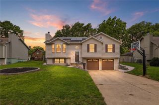 312 SE Onyx Drive, Lee's Summit, MO 64063