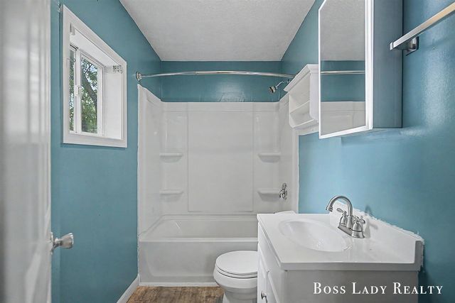 1220 Beechwood Street, Grand Rapids, MI 49505