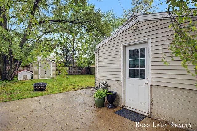 1220 Beechwood Street, Grand Rapids, MI 49505
