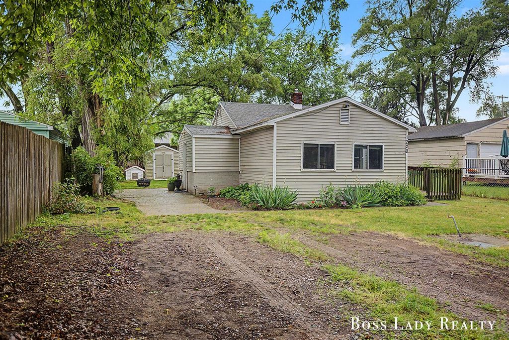 1220 Beechwood Street, Grand Rapids, MI 49505