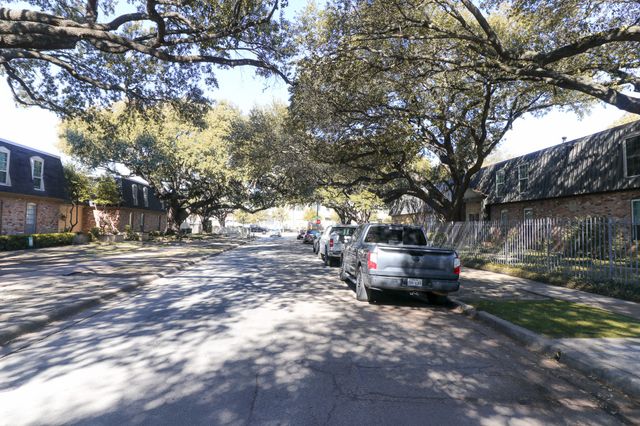 5306 Fleetwood Oaks Avenue 126, Dallas, TX 75235