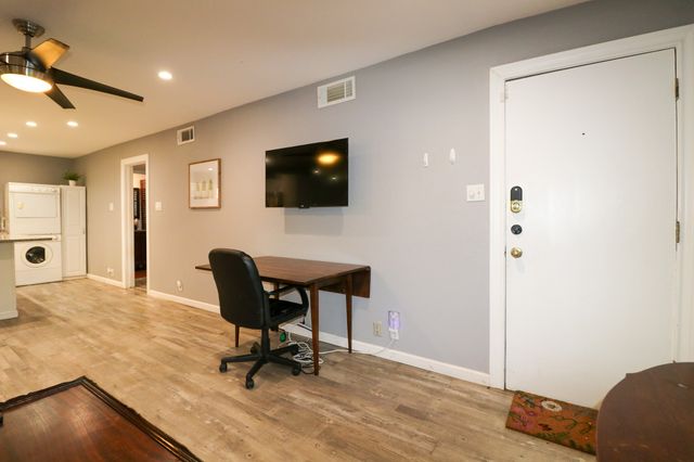 5306 Fleetwood Oaks Avenue 126, Dallas, TX 75235