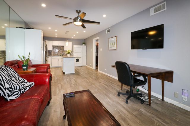 5306 Fleetwood Oaks Avenue 126, Dallas, TX 75235