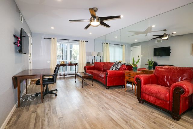 5306 Fleetwood Oaks Avenue 126, Dallas, TX 75235