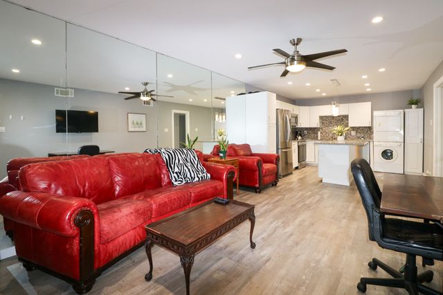 5306 Fleetwood Oaks Avenue 126, Dallas, TX 75235