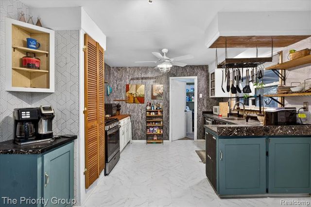 1918 Alsdorf Avenue, Rochester Hills, MI 48309