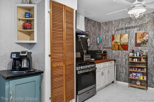 1918 Alsdorf Avenue, Rochester Hills, MI 48309