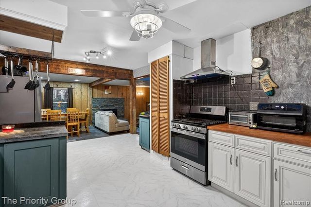 1918 Alsdorf Avenue, Rochester Hills, MI 48309