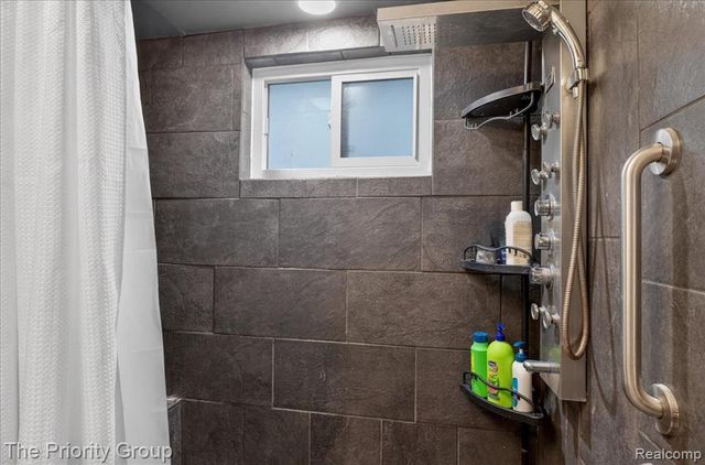 1918 Alsdorf Avenue, Rochester Hills, MI 48309