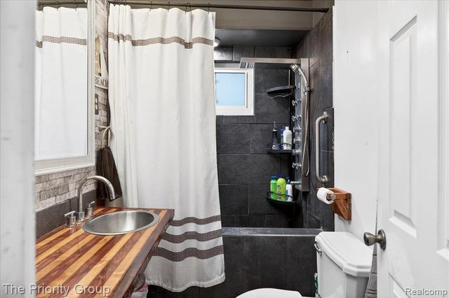 1918 Alsdorf Avenue, Rochester Hills, MI 48309