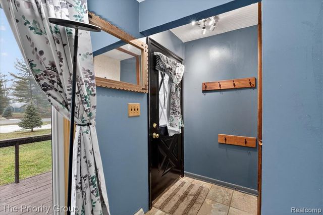 1918 Alsdorf Avenue, Rochester Hills, MI 48309