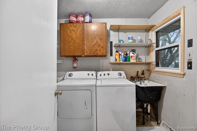 1918 Alsdorf Avenue, Rochester Hills, MI 48309