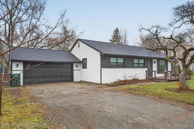 1918 Alsdorf Avenue, Rochester Hills, MI 48309