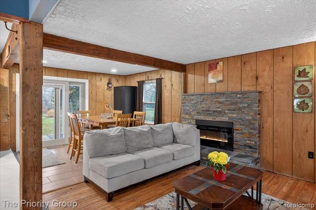 1918 Alsdorf Avenue, Rochester Hills, MI 48309