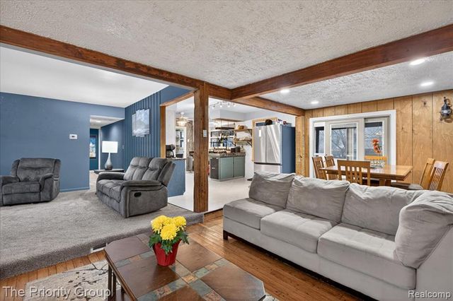 1918 Alsdorf Avenue, Rochester Hills, MI 48309