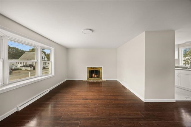 18 Pearl St, Taunton, MA 02780