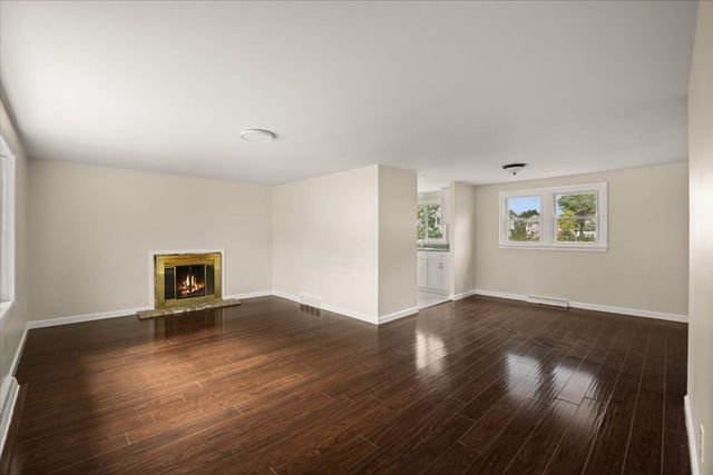 18 Pearl St, Taunton, MA 02780