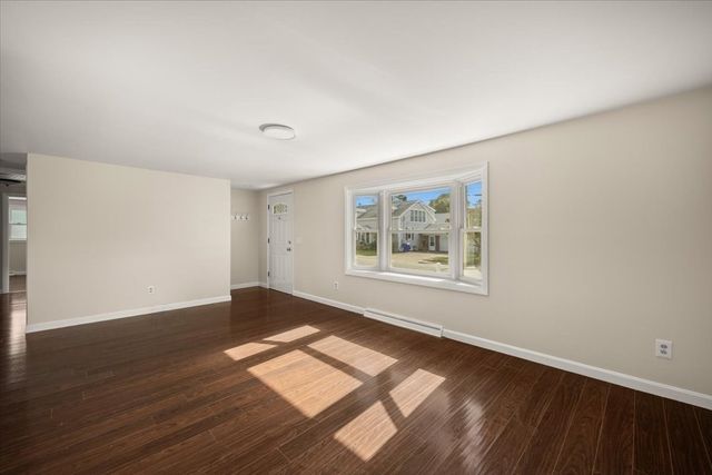 18 Pearl St, Taunton, MA 02780