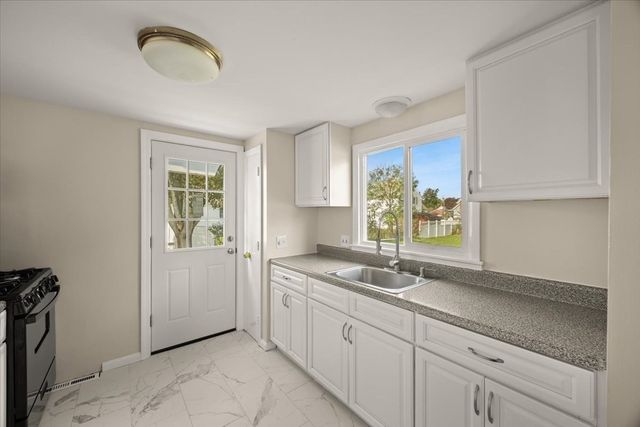 18 Pearl St, Taunton, MA 02780