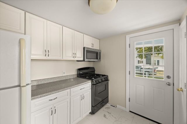 18 Pearl St, Taunton, MA 02780