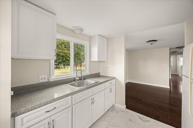 18 Pearl St, Taunton, MA 02780