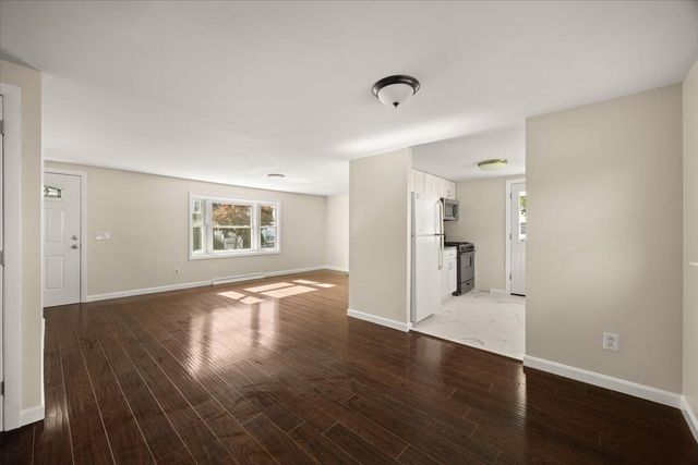18 Pearl St, Taunton, MA 02780