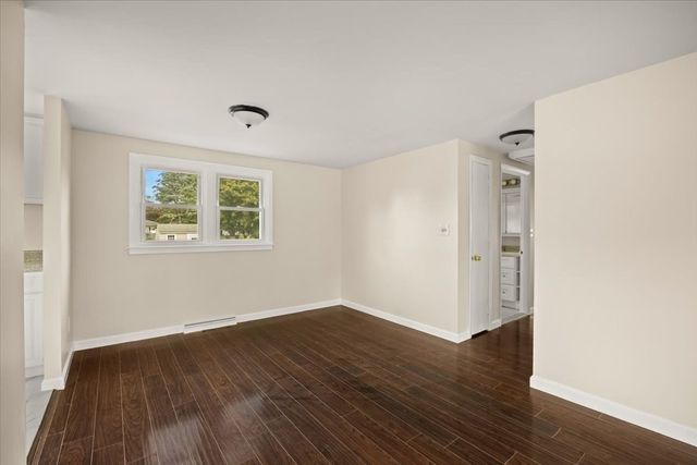 18 Pearl St, Taunton, MA 02780