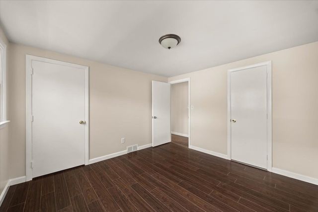 18 Pearl St, Taunton, MA 02780