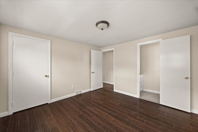 18 Pearl St, Taunton, MA 02780