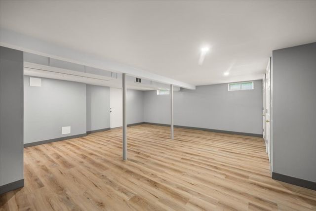 18 Pearl St, Taunton, MA 02780