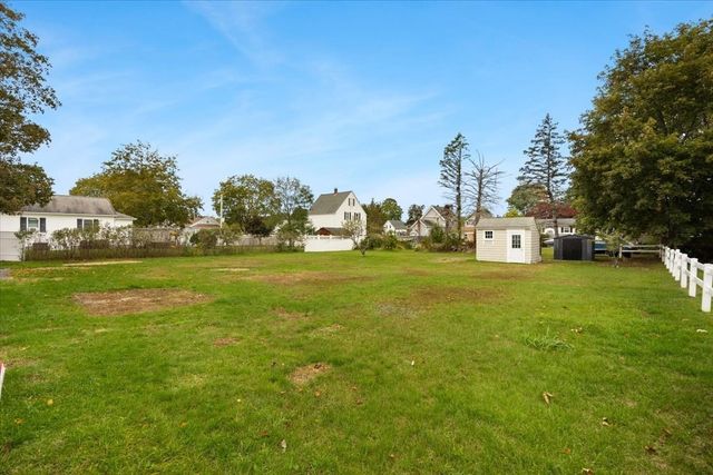18 Pearl St, Taunton, MA 02780