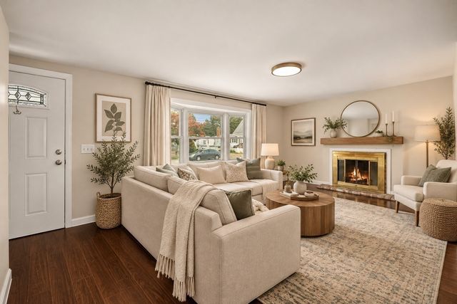 18 Pearl St, Taunton, MA 02780