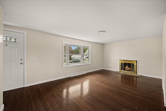 18 Pearl St, Taunton, MA 02780