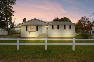 18 Pearl St, Taunton, MA 02780