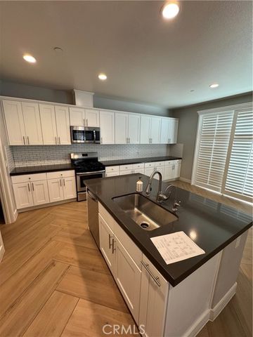 501 Villa Way, Colton, CA 92324