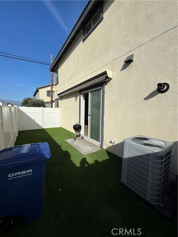 501 Villa Way, Colton, CA 92324