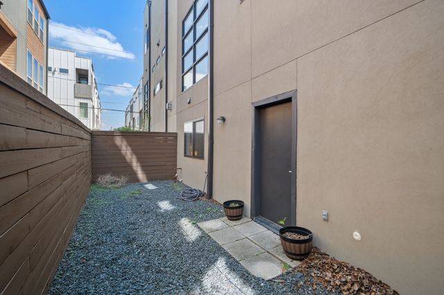 1906 Euclid Avenue C, Dallas, TX 75206