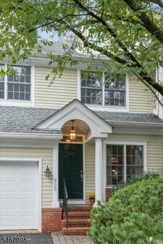 305 Huntington Ct, Wyckoff Twp., NJ 07481