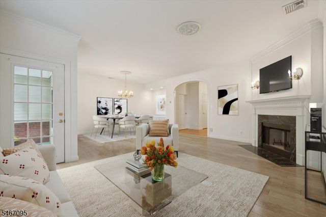 305 Huntington Ct, Wyckoff Twp., NJ 07481