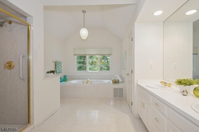 305 Huntington Ct, Wyckoff Twp., NJ 07481