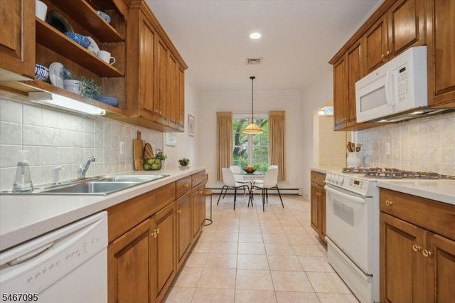 305 Huntington Ct, Wyckoff Twp., NJ 07481