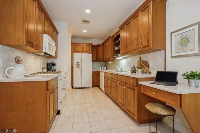 305 Huntington Ct, Wyckoff Twp., NJ 07481