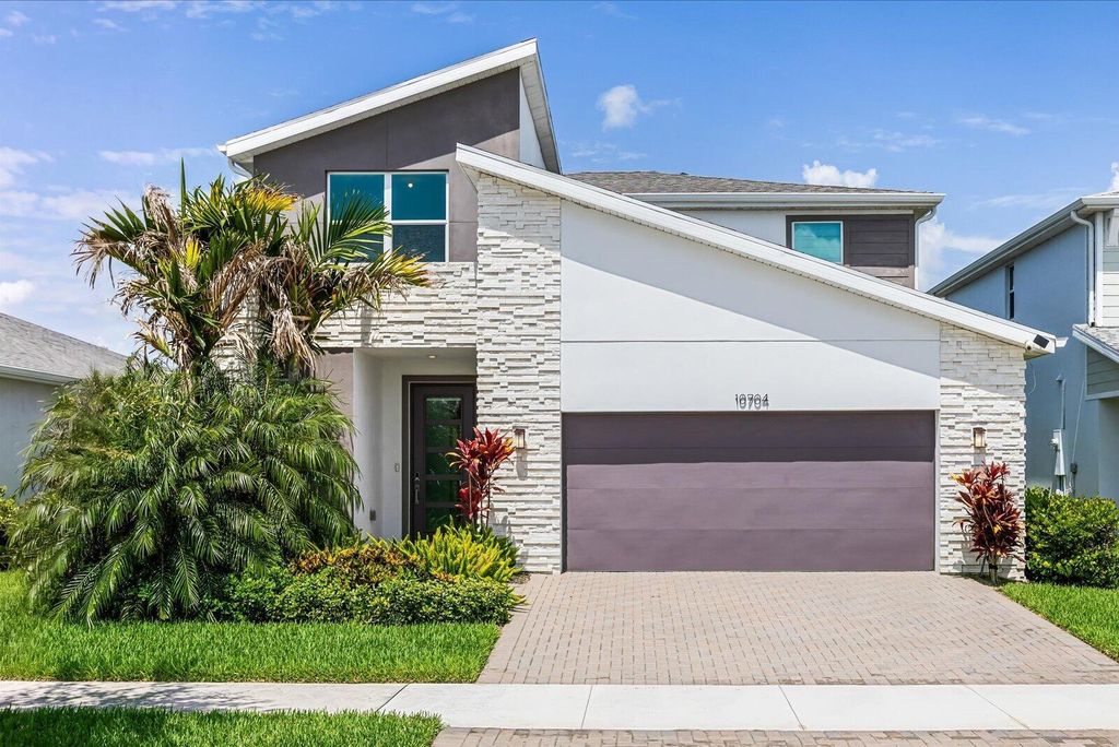 10704 SW Estella Lane, Port St. Lucie, FL 34987