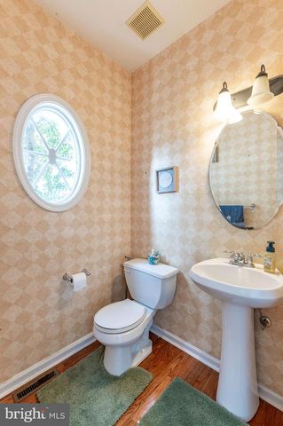 7 LOWER WAY RD, Easton, PA 18045