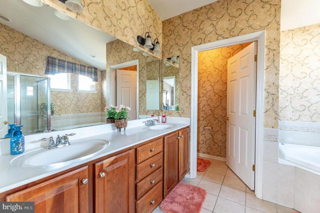 7 LOWER WAY RD, Easton, PA 18045