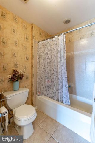 7 LOWER WAY RD, Easton, PA 18045