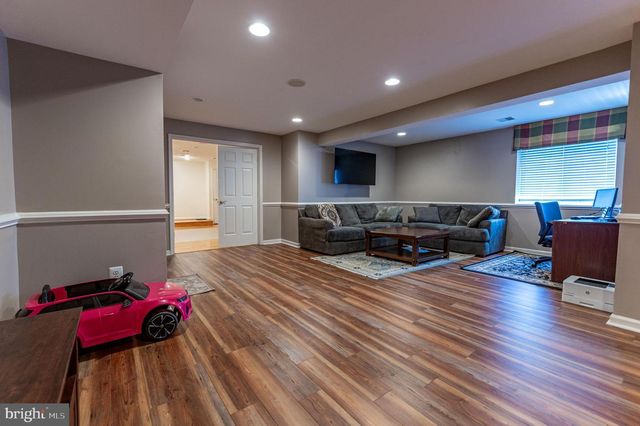 7 LOWER WAY RD, Easton, PA 18045