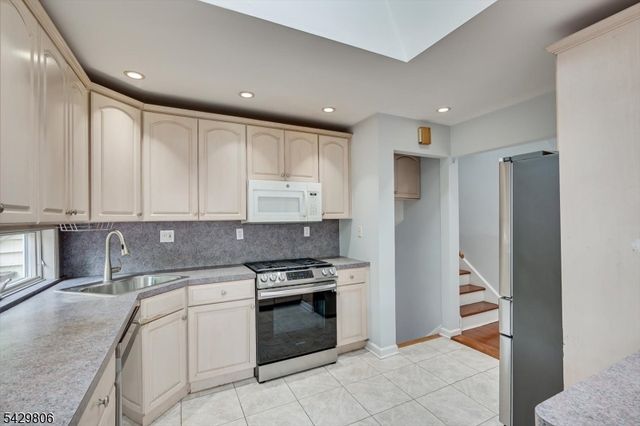 3229 Clark La, South Plainfield Boro, NJ 07080